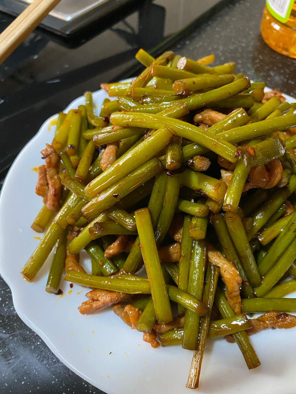简单易做的下饭菜－蒜苔炒肉