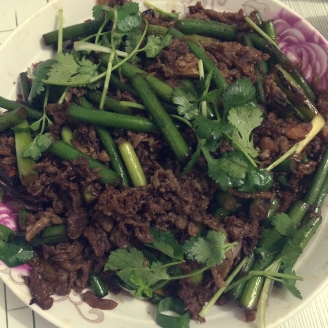 孜然羊肉炒蒜苔