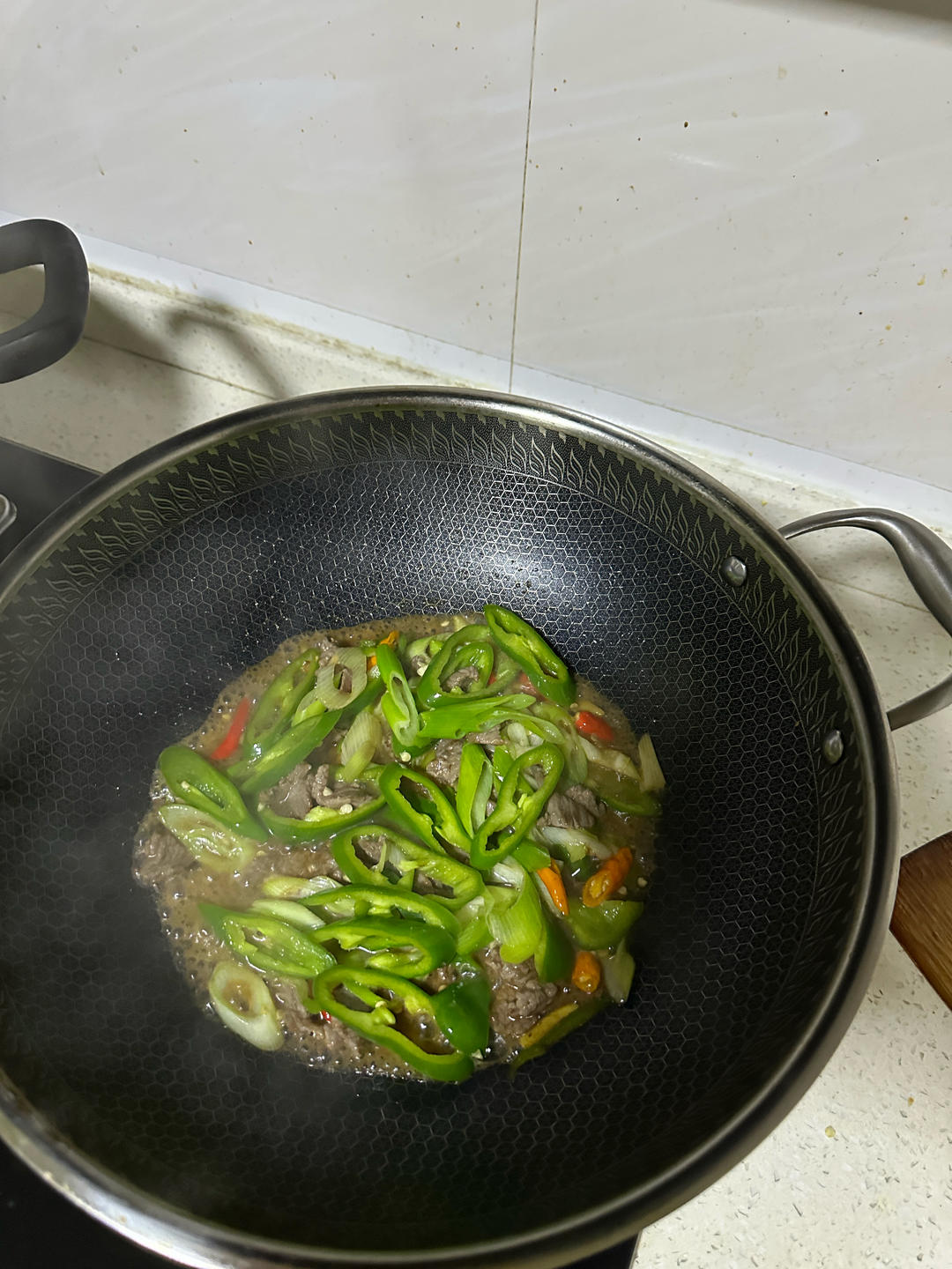 尖椒、青椒、大蒜 炒牛肉