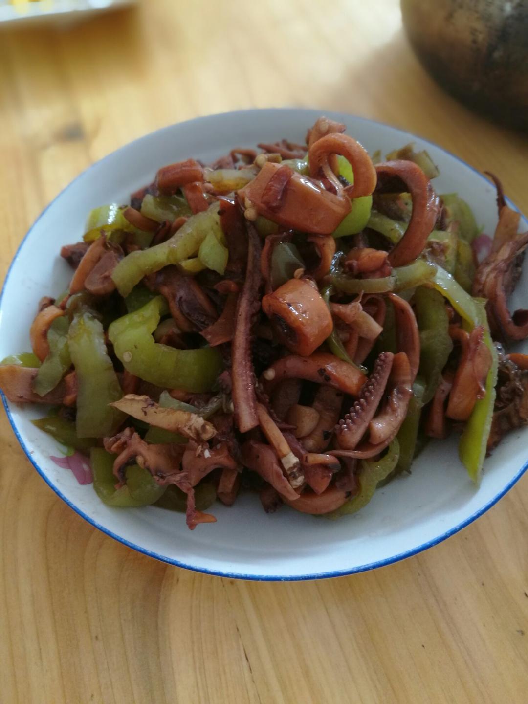 17  独 他做过洋葱青椒炒墨鱼干尖椒爆炒墨鱼干android 拍摄于