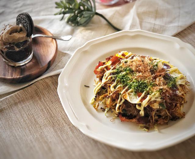 这才是大阪烧！Hiroshima Okonomiyaki 広島風お好み焼き（搬运自：just one cookbook）的做法