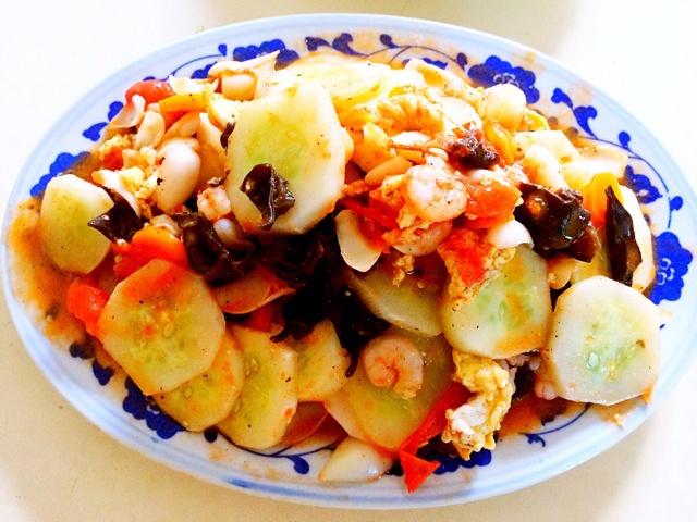 五色五味（黄瓜鸡蛋西红柿梨木耳大杂烩）