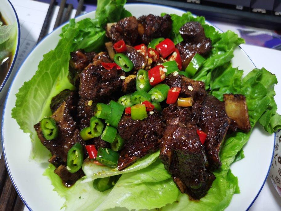 加了鹌鹑蛋后，这盘红烧肉，美味的逆天啦——鹌鹑蛋烧肉（孔瑶食谱）