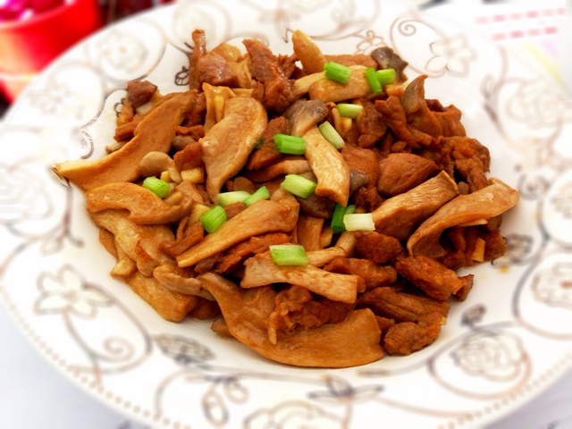 平菇炒肉