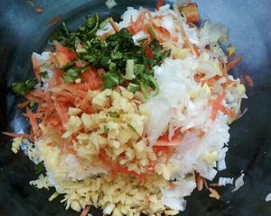 碎菜米饭丸子的做法 步骤8