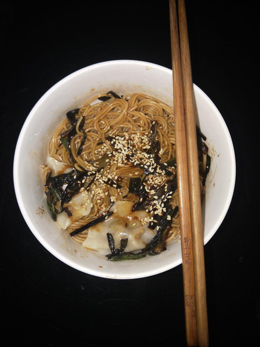 10分钟搞定的一碗葱油拌面