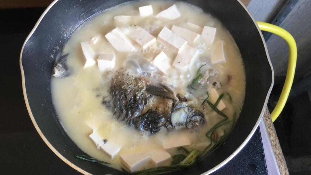 鲫鱼豆腐汤