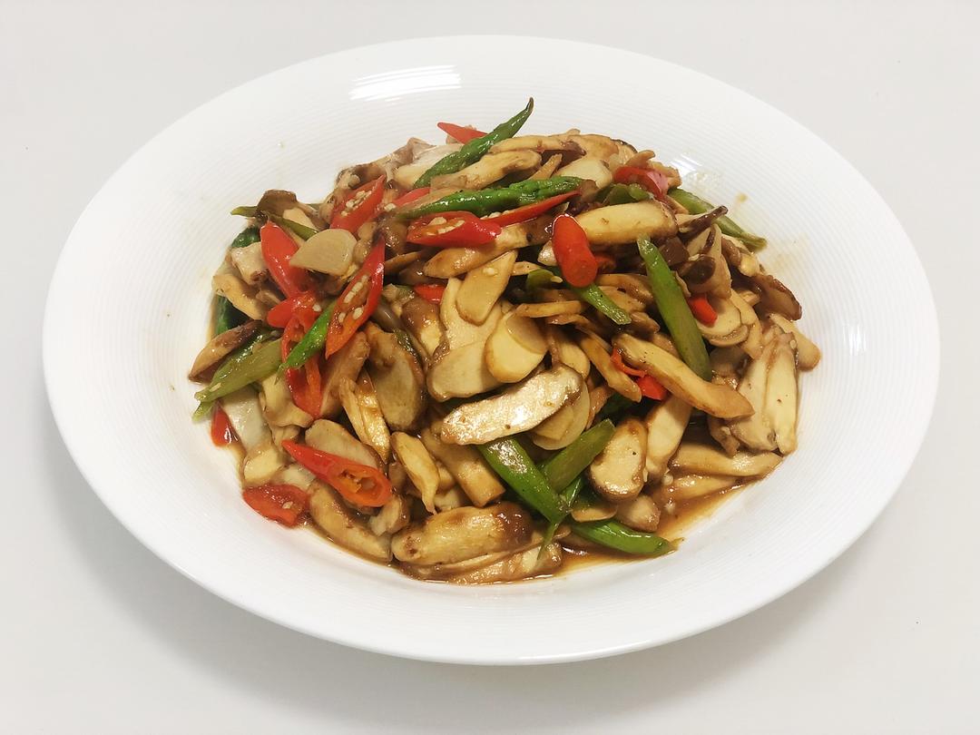 小米辣炝炒鲜松茸