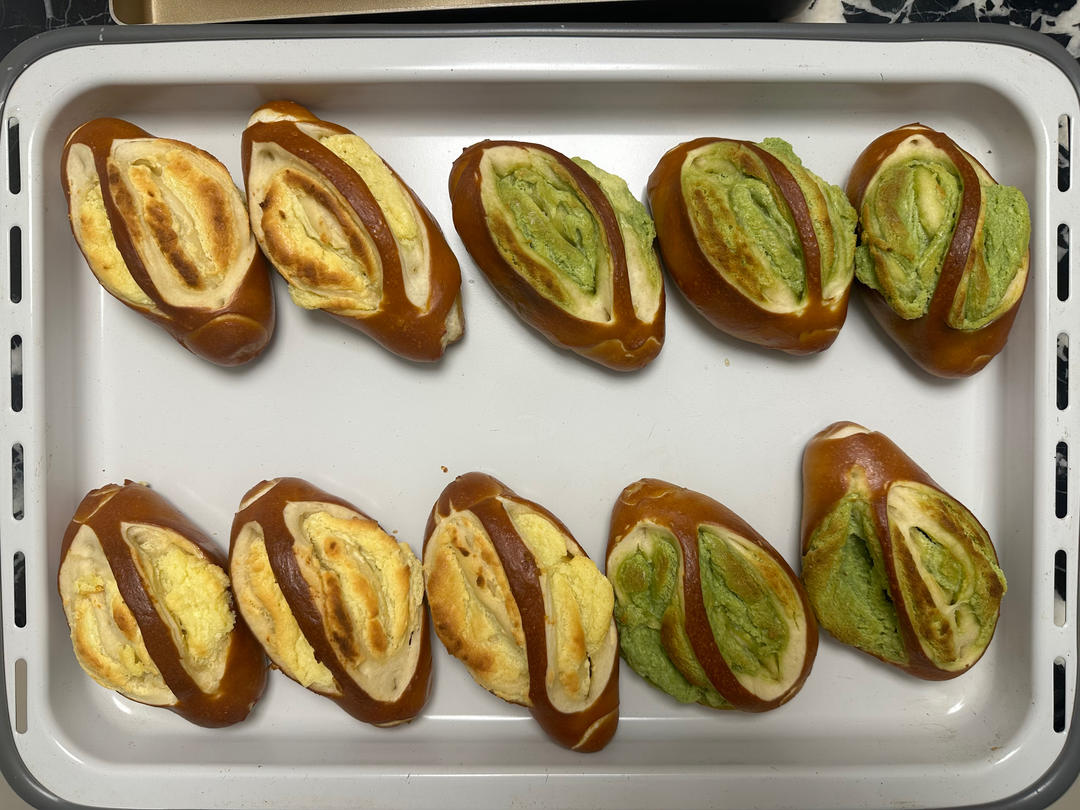 原味（抹茶）2款奶酥馅德式碱水面包｜一次搞定两种口味｜高颜值｜快手｜免手套膜｜免发酵
