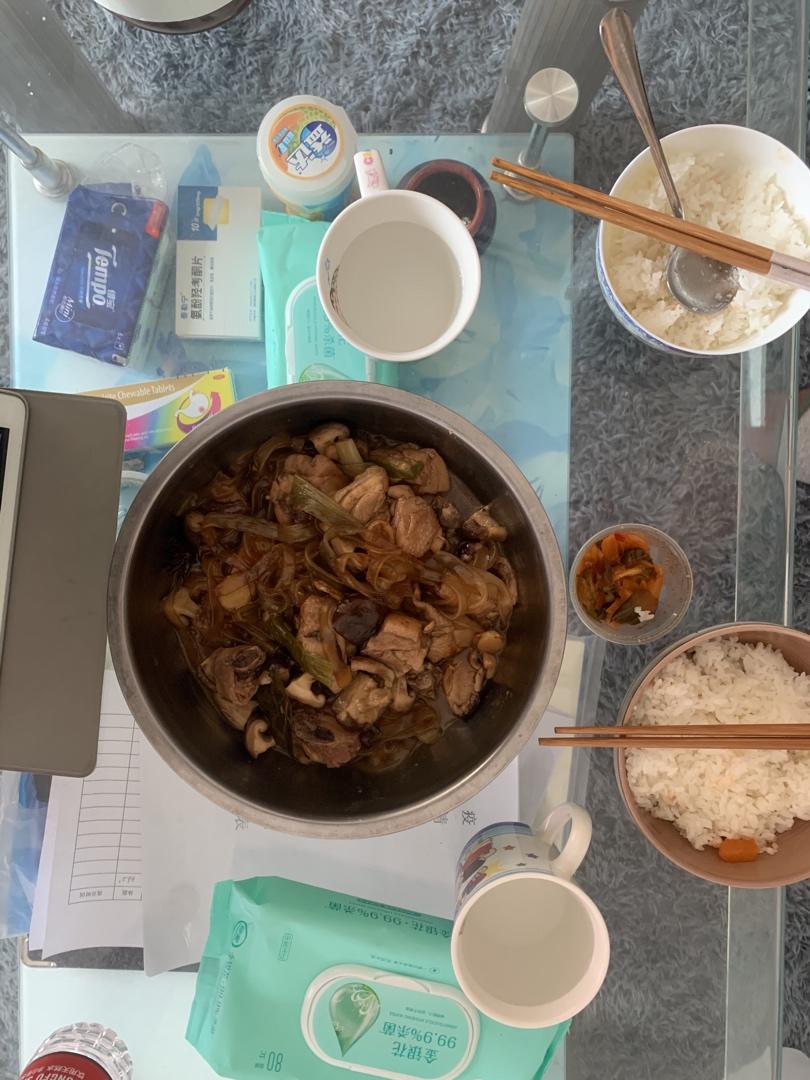 厨师长教你：“小鸡炖蘑菇”的家常做法，汤鲜肉美味，先收藏起来