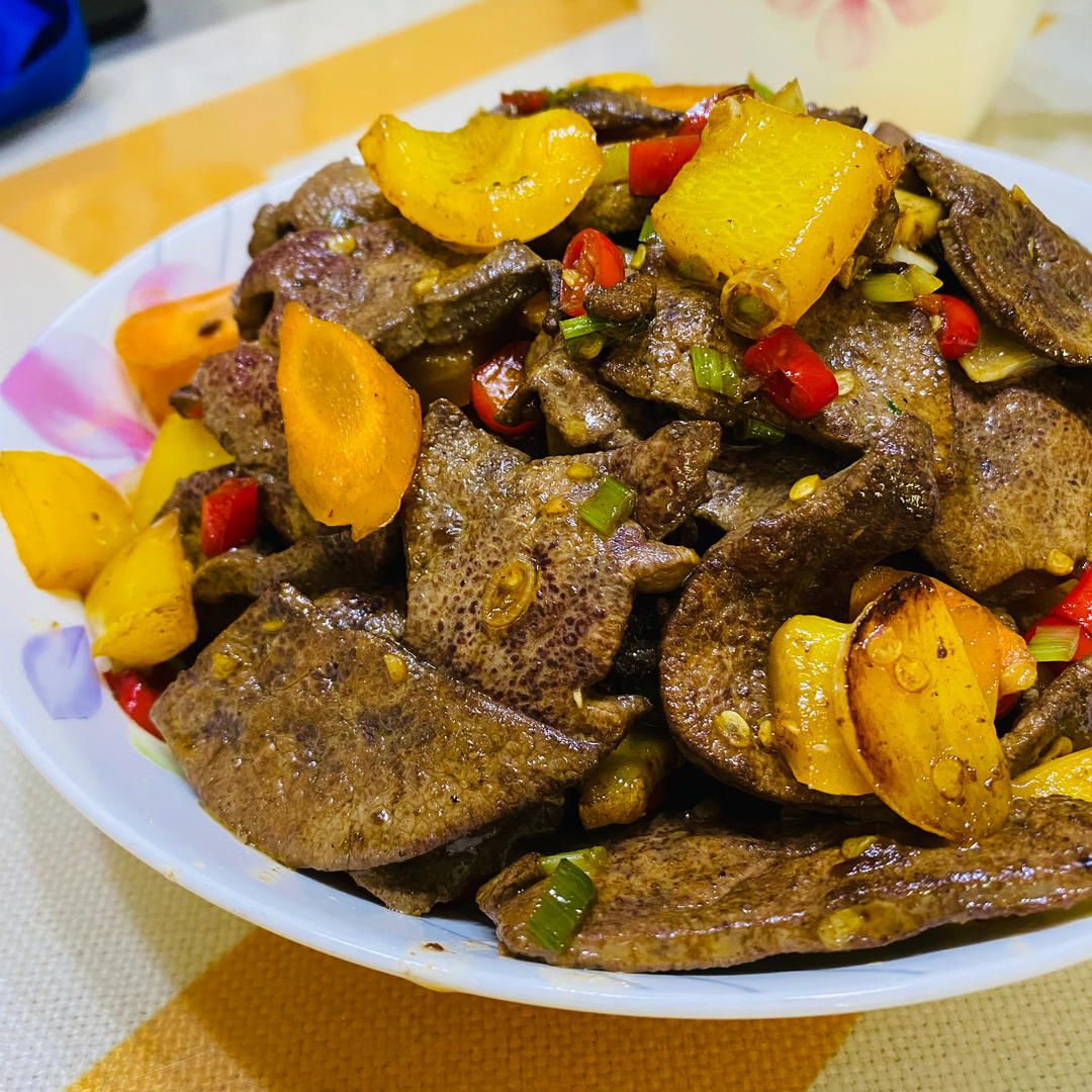 厨师长教你：“小炒猪肝”的家常做法，味道干香很赞，先收藏起来