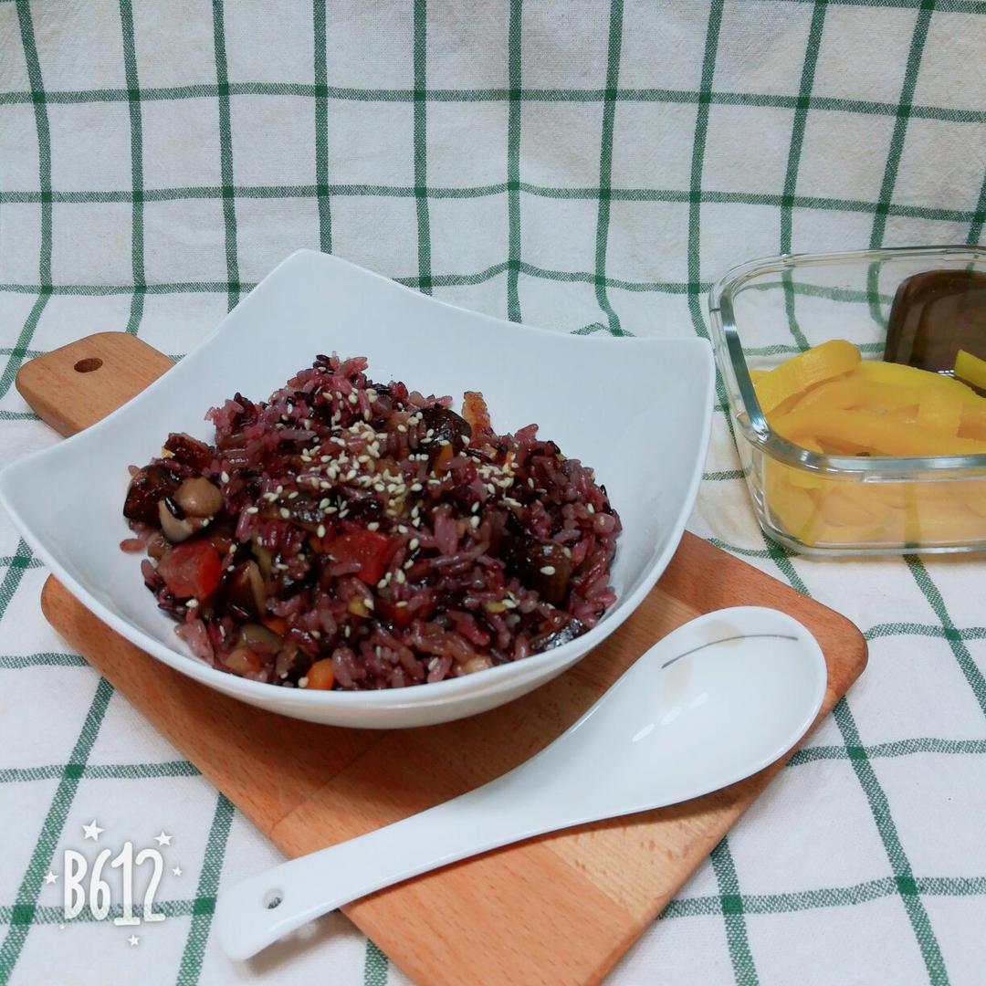 一人食之照烧肉片番茄蛋配紫米饭