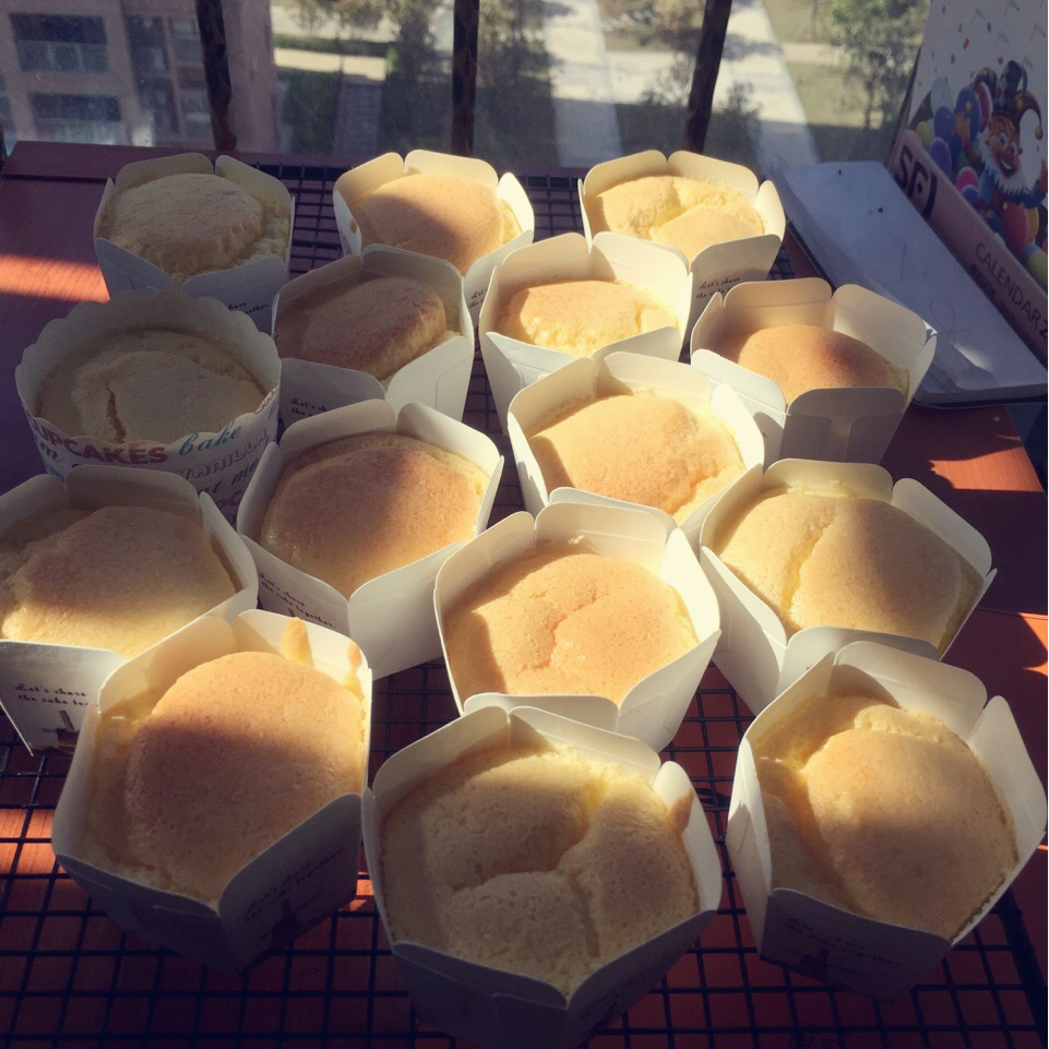 消耗淡奶油之作——淡奶油小蛋糕