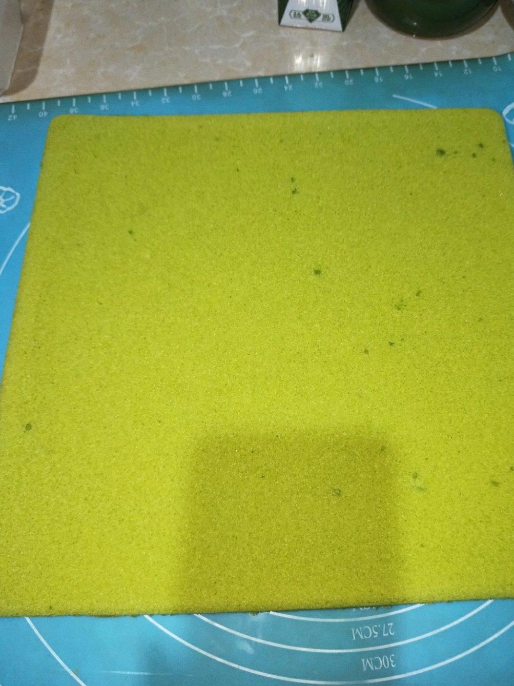 圣诞菠菜草莓蛋糕卷