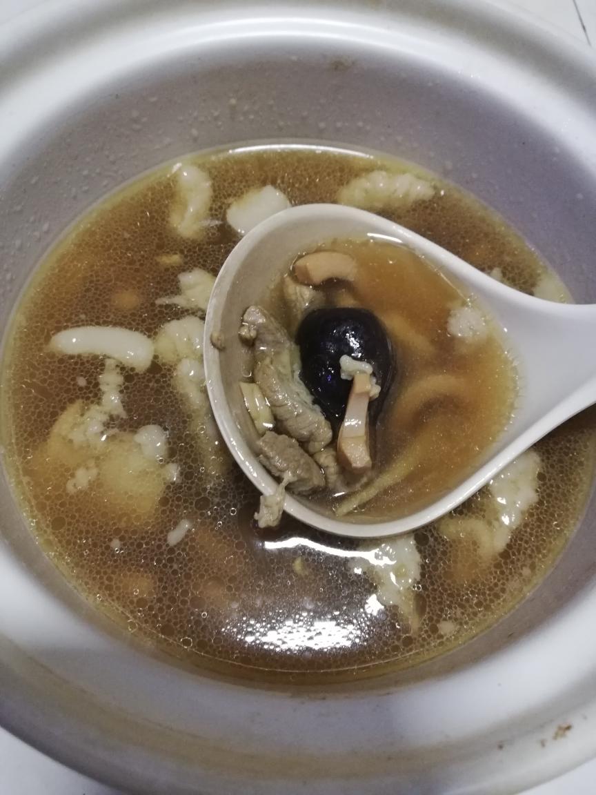 滋味超香浓做法超简单家常鱿鱼瘦肉汤的做法