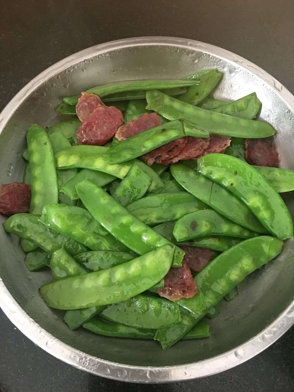 腊肠炒荷兰豆