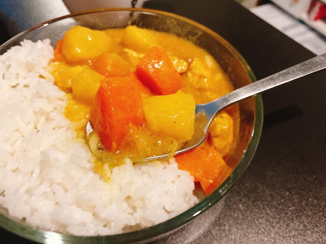 泰式咖喱鸡肉饭