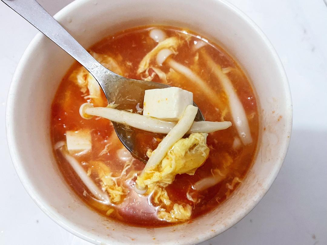 简单鲜美的白玉菇番茄豆腐汤