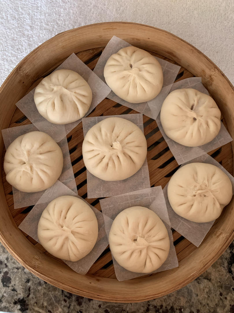 松软多汁的肉包子