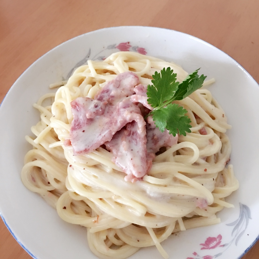 白汁蘑菇培根意粉