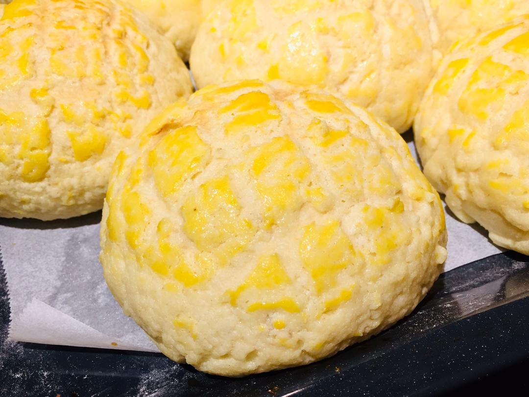 好吃到炸裂的港式菠萝包（附带制作酥皮的小视频）