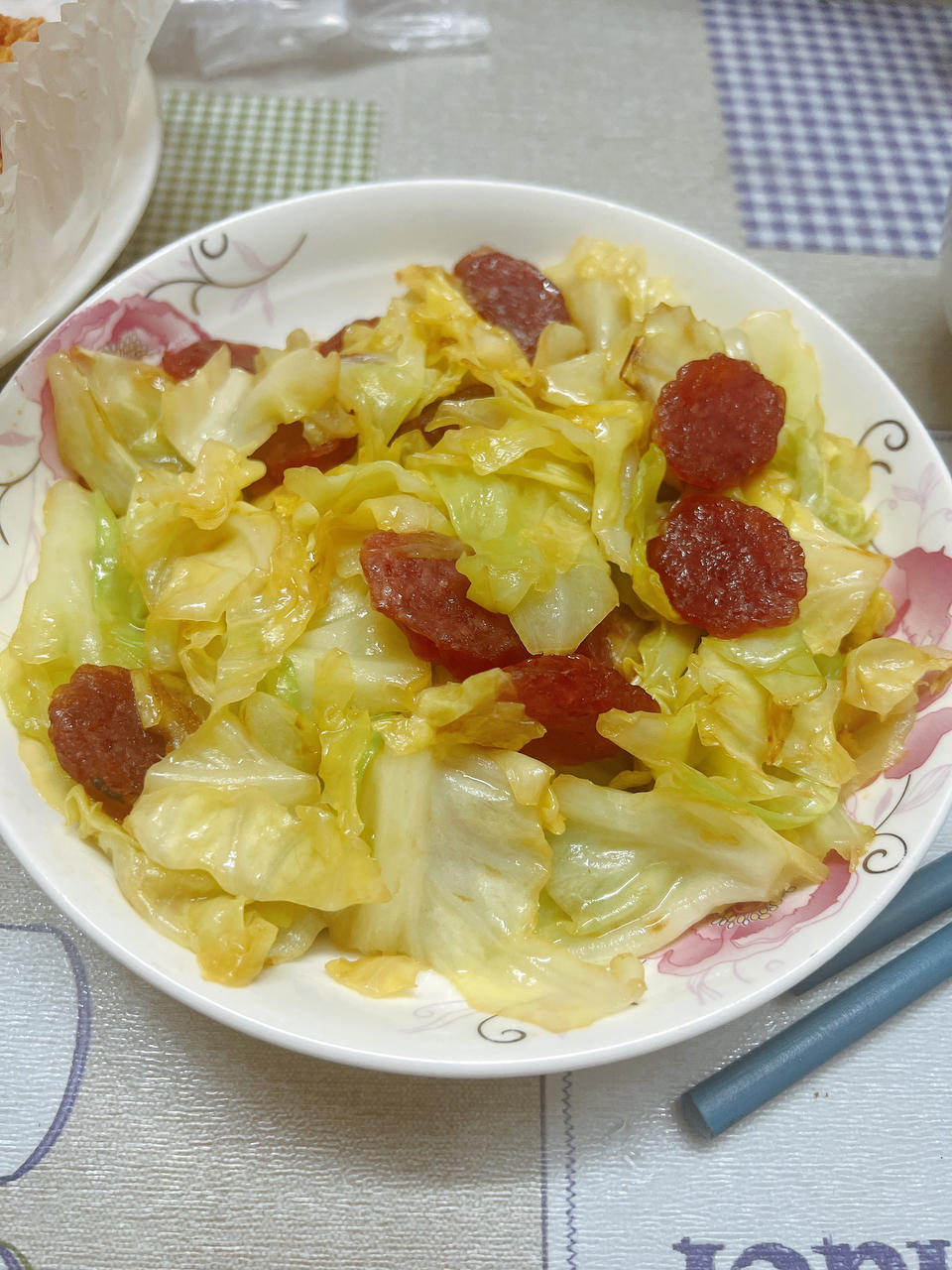 圆白菜炒香肠