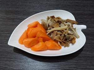 滋补养胃的山药猪肚菌菇汤|马克西姆不粘锅的做法 步骤3