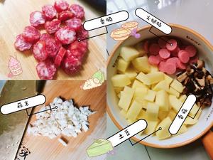 香肠土豆香菇焖饭-好吃易做~的做法 步骤1