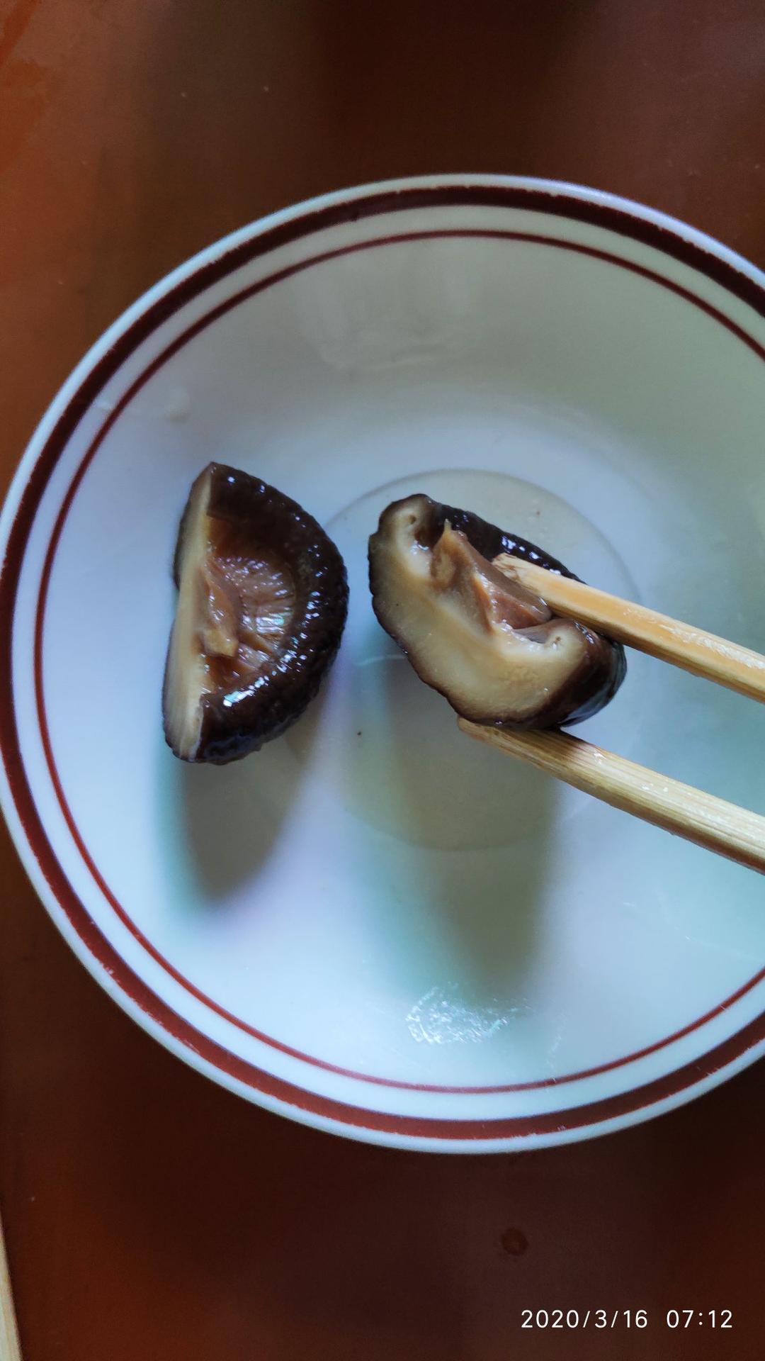 香菇泡发，最正确的做法