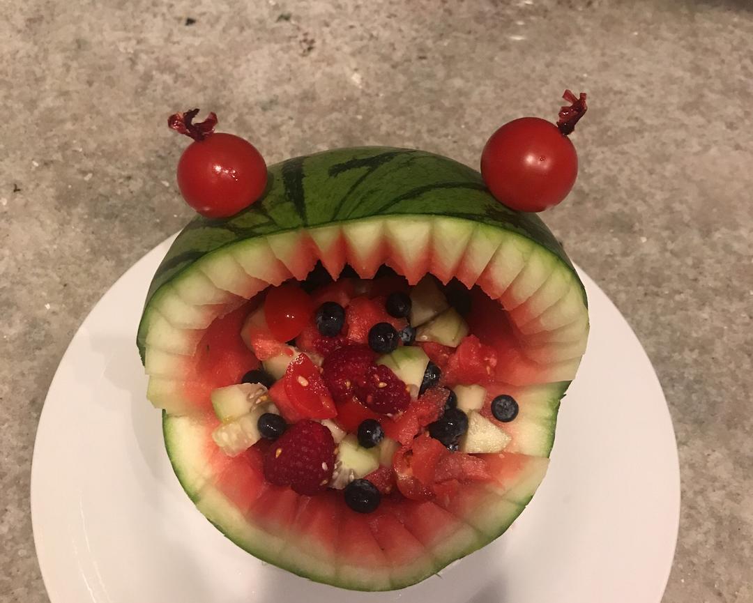 儿童生日派对创意美食art food鳄鱼黄瓜77西瓜怪兽的做法 步骤7