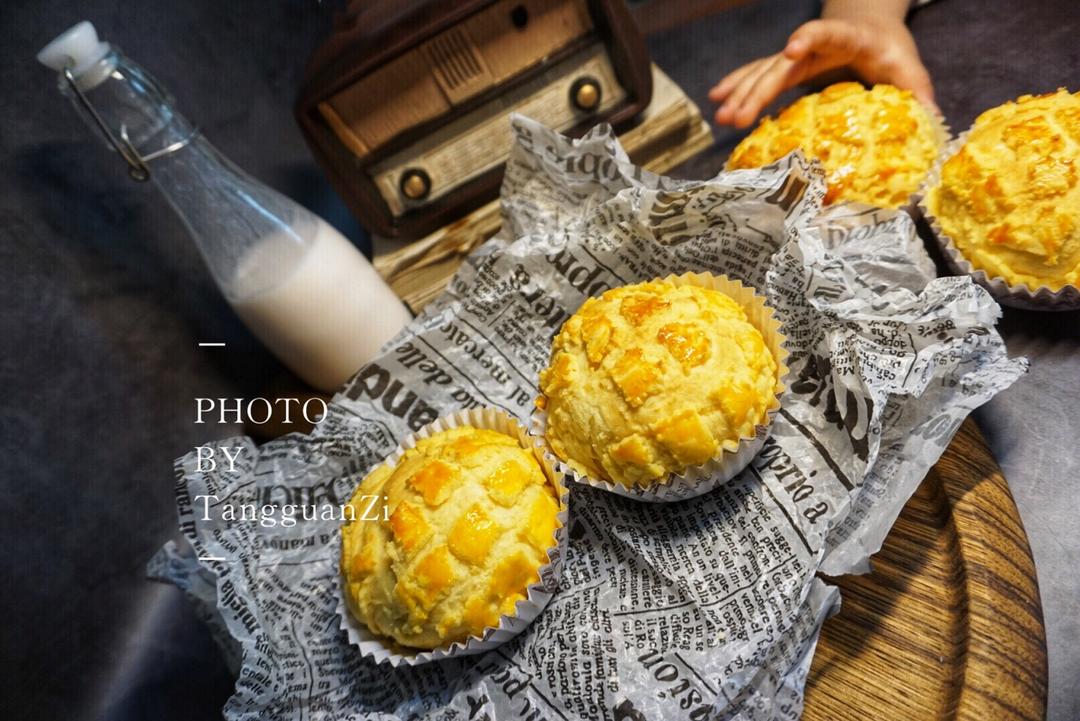 好吃到炸裂的港式菠萝包（附带制作酥皮的小视频）