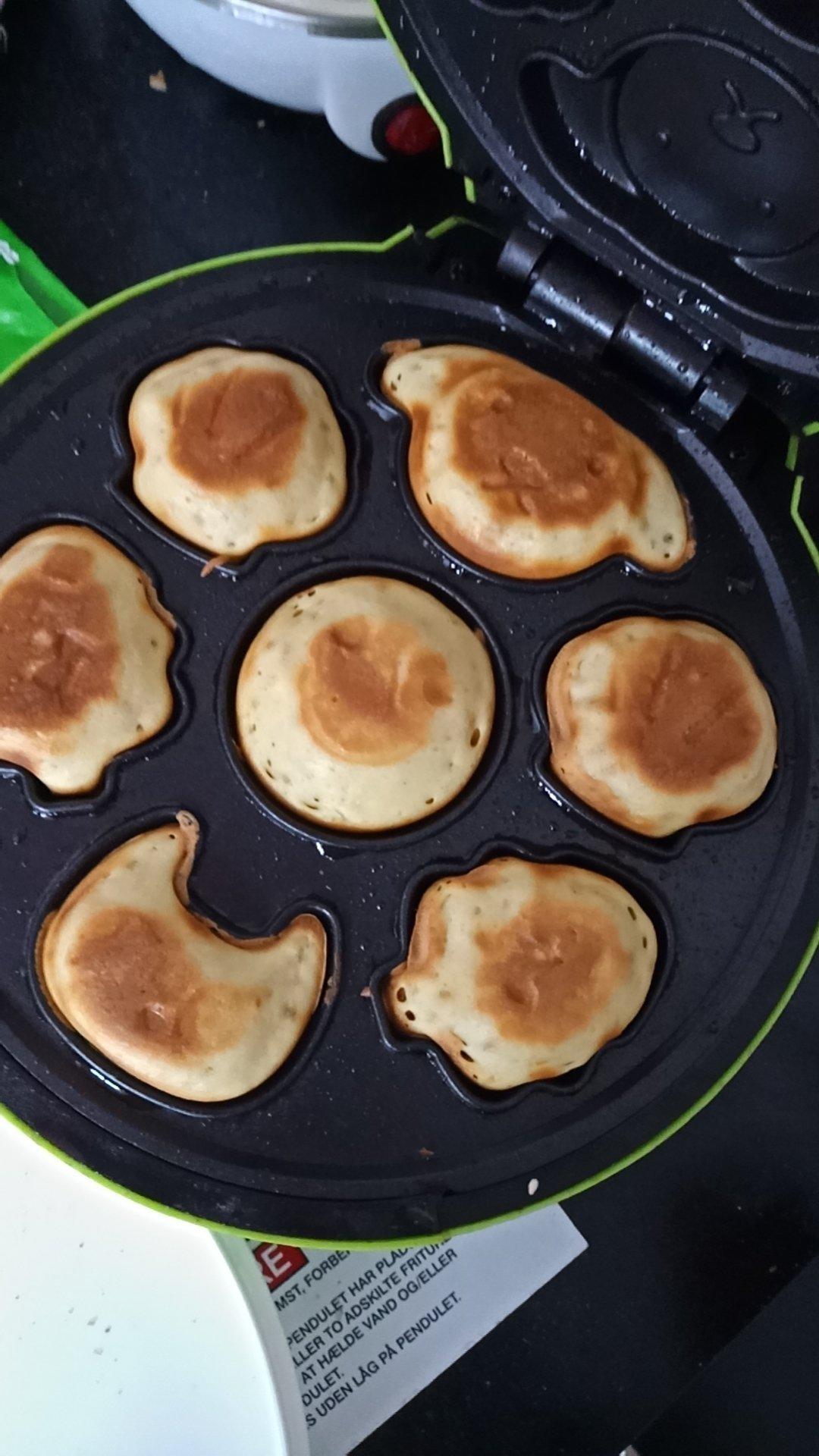 华夫饼机卡通小蛋糕