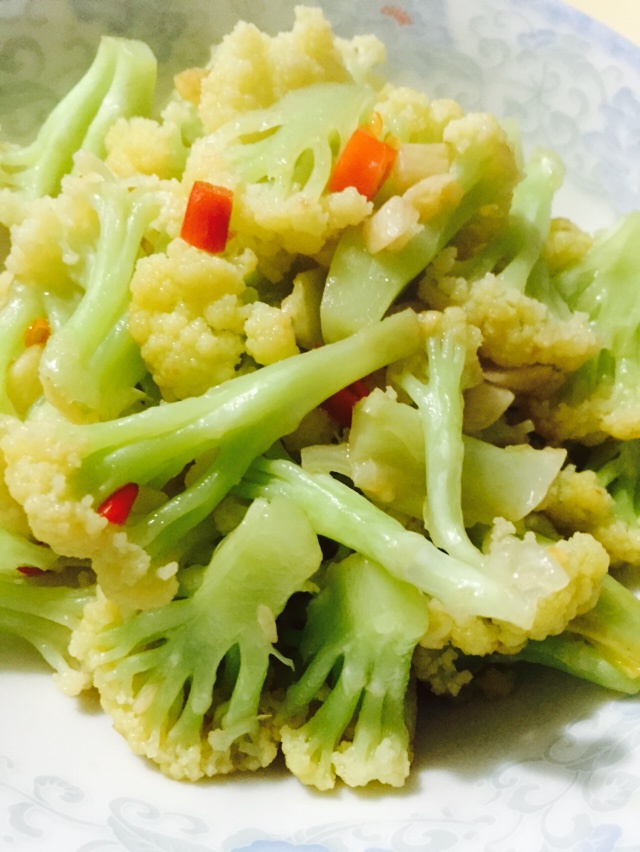 欣菲小镇做的腊肉炒有机花菜