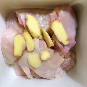 滋补响螺肉香菇鸡汤的做法 步骤3