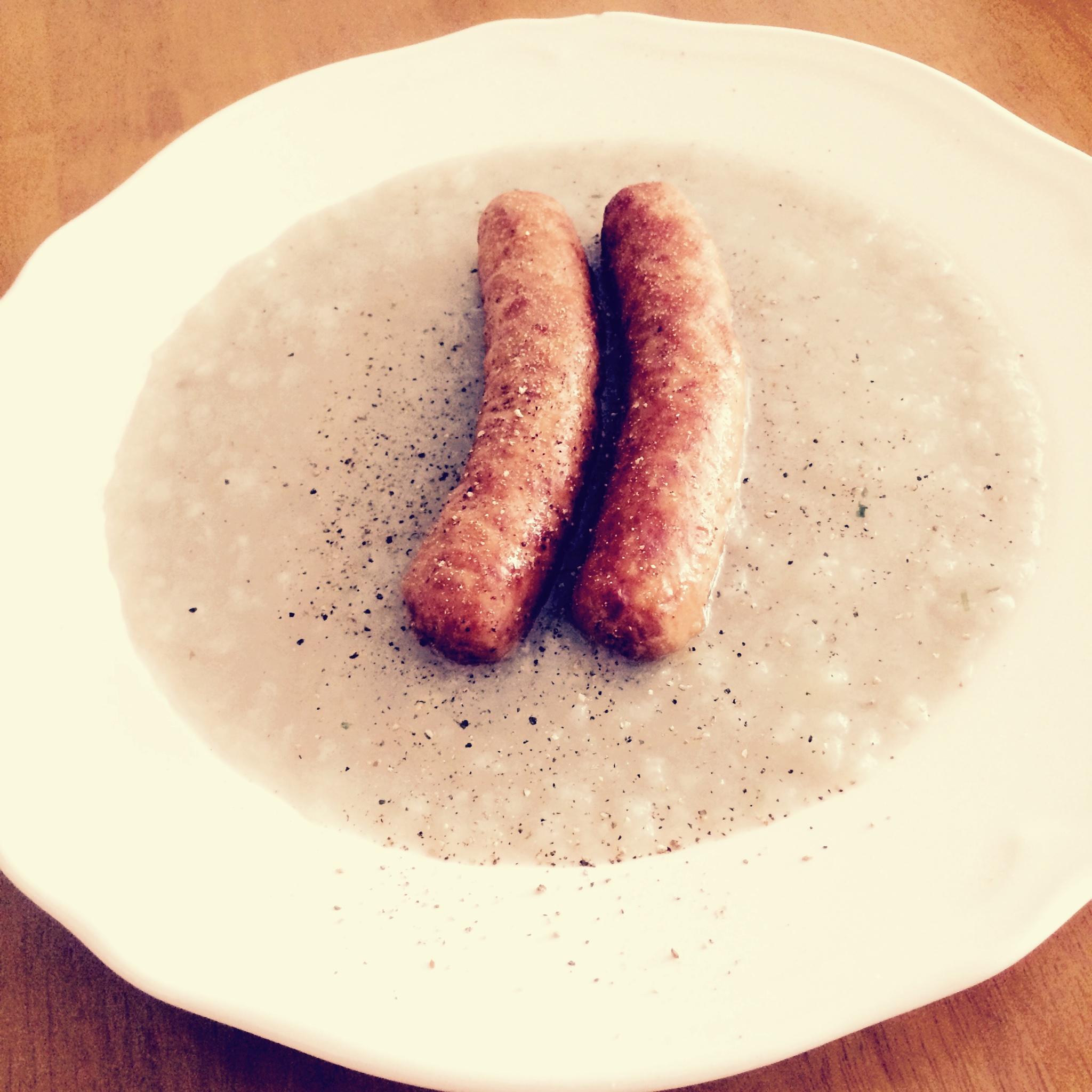 在德国酒店吃过的黑暗料理晚餐---土豆泥汤配香肠的做法