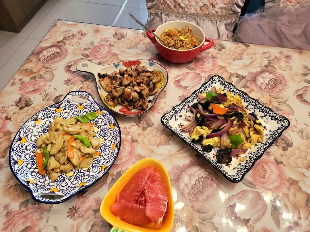 洋葱木耳炒鸡蛋🥗🍚