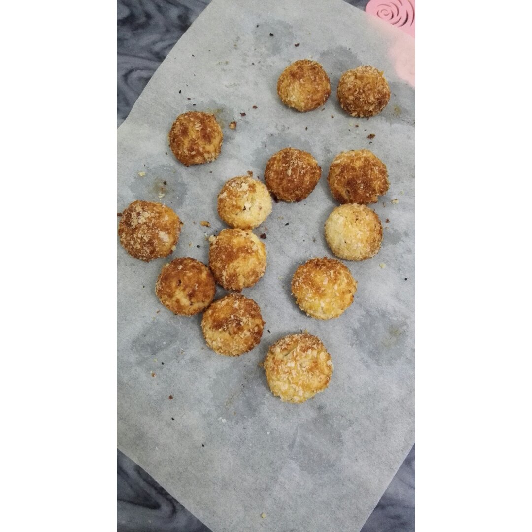 黄金蔓越莓椰蓉球