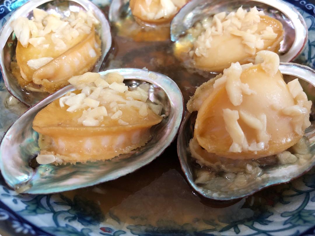 超简单的蒜蓉蒸鲍鱼（内附清洗方法）