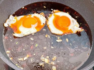 荷包蛋焖面的做法 步骤10