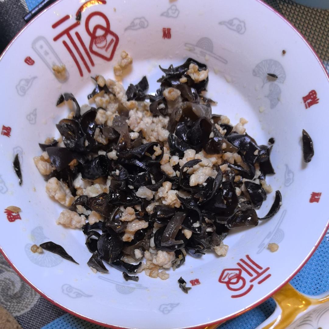 黑木耳炒肉沫
