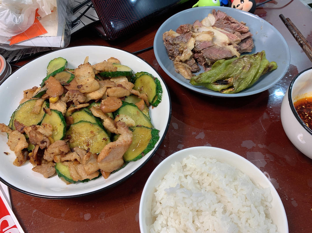 厨师长教你：“脆青瓜炒肉”的家常做法，爽脆的口感另一番感受