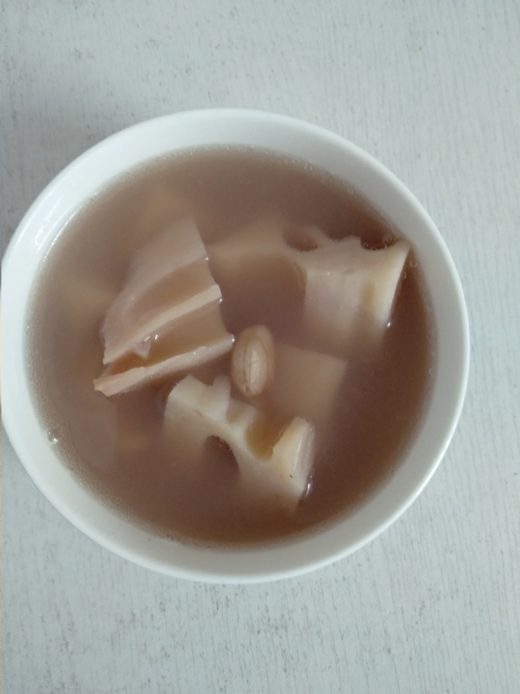 猪大骨莲藕花生汤的做法
