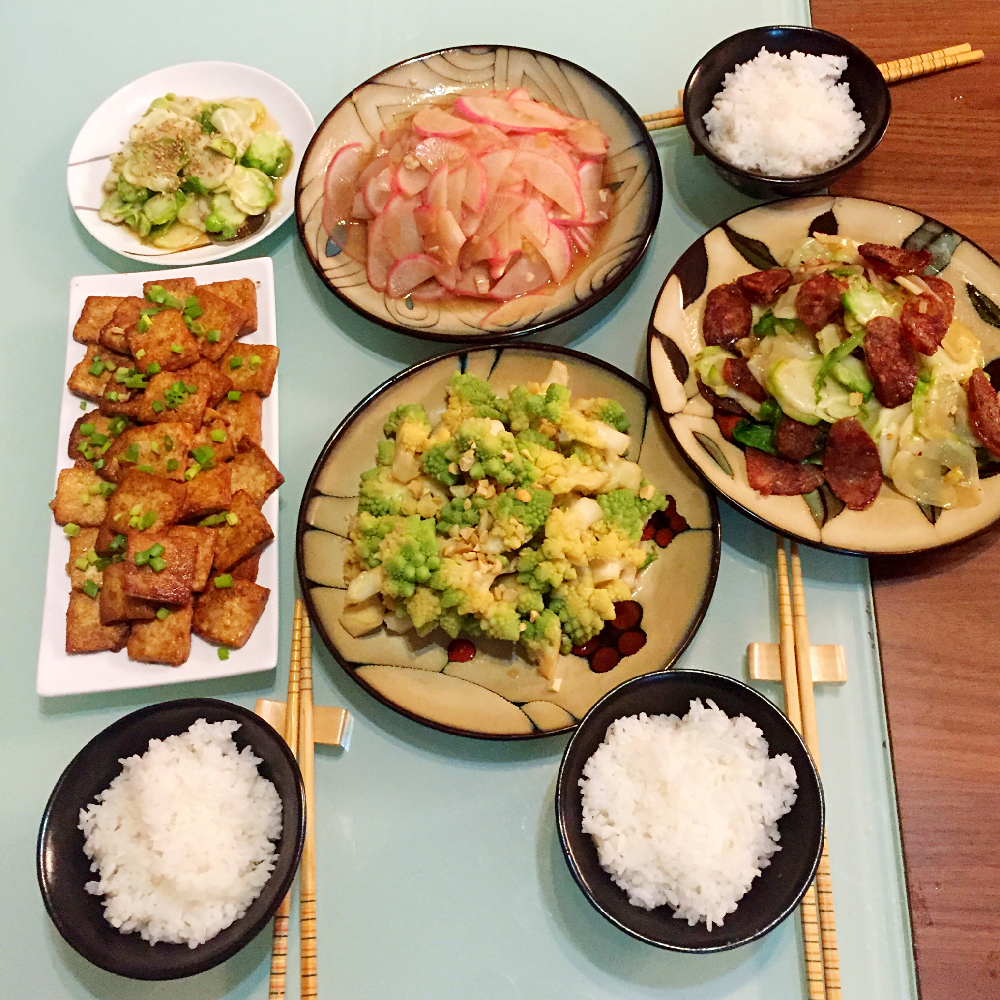 今天第一次吃儿菜,查菜谱后做了儿菜的这两种吃法,都挺好吃的,相比来