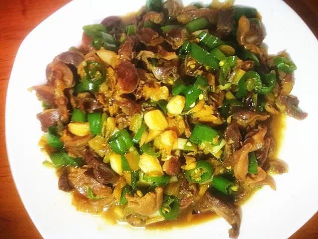 脆嫩爽口小炒鸡胗，下饭开胃好美食的做法