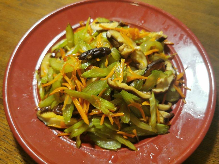 素炒香菇芹菜