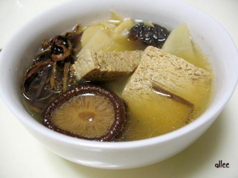 酸笋干菜汤的做法