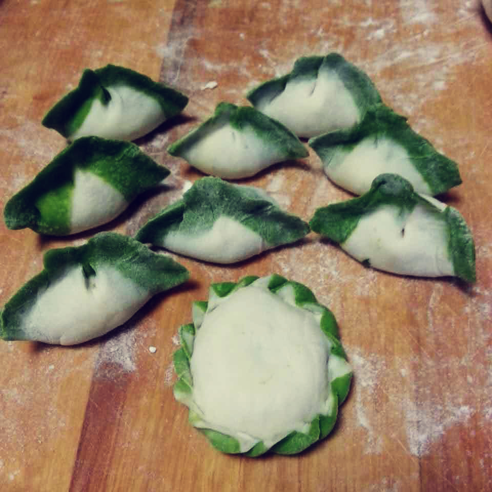 翡翠白玉白菜饺子详细版（附翡翠白玉白菜饺子包法，翡翠白玉饺子皮两种制法，面包机和面，翡翠白玉烧卖，各种馅料搭配）