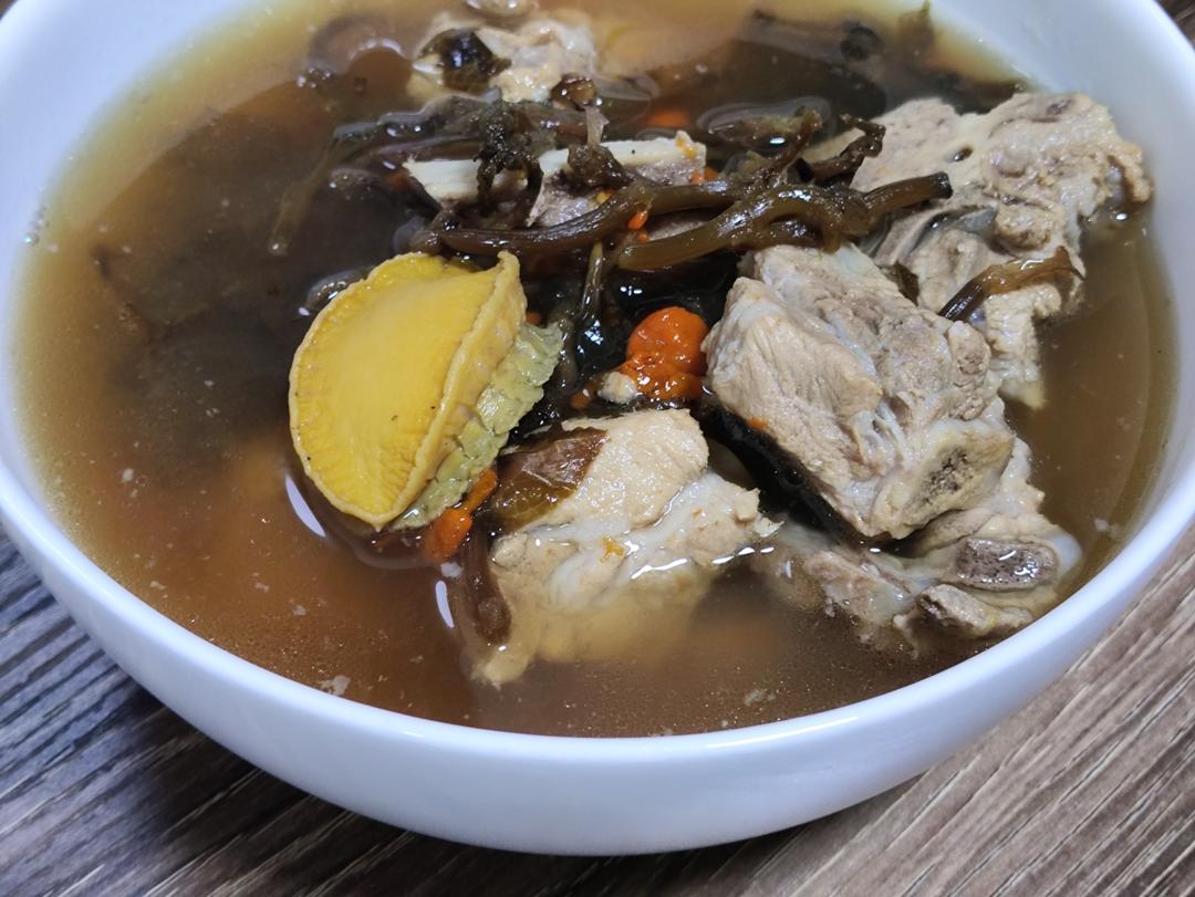 金线莲鲍鱼瘦肉汤，一道非常适合秋冬天喝的汤，老人小孩都能喝！