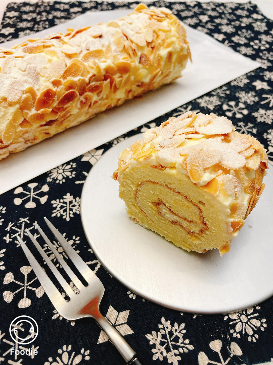 咸奶油杏仁蛋糕卷