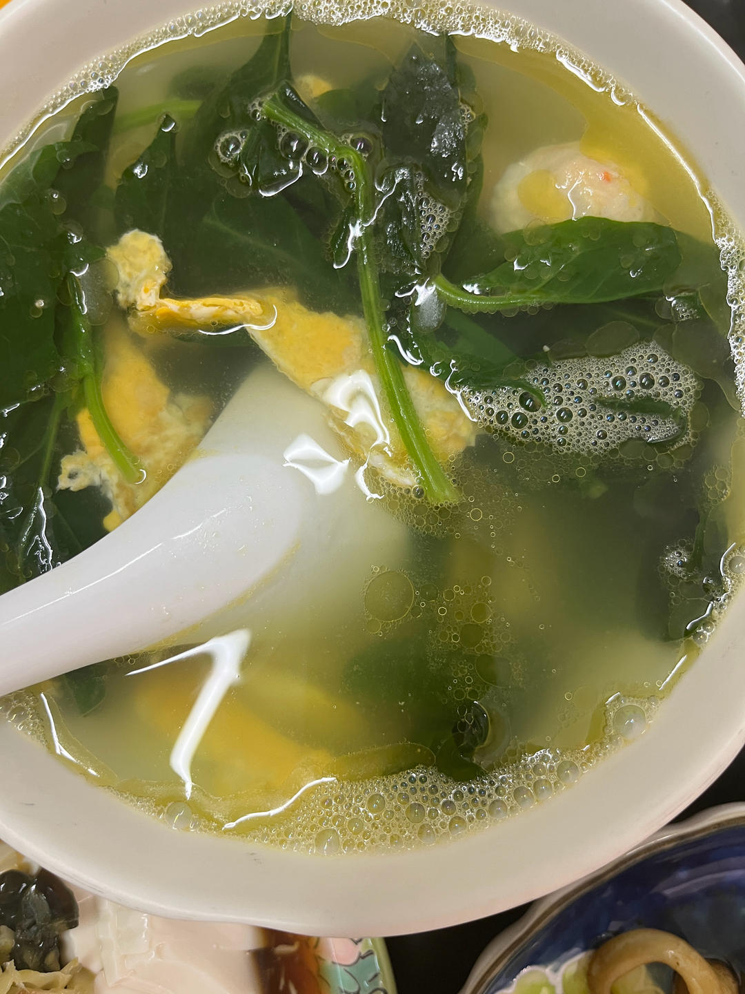 简单易学，清淡好喝～鱼丸鸡蛋菠菜汤